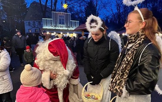 Weihnachtsmann & Engel auf dem Weihnachtsmarkt